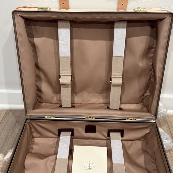 Globe-trotter Luggage- Carry-On - 4 Wheels - Ivory - Picture 11 of 11